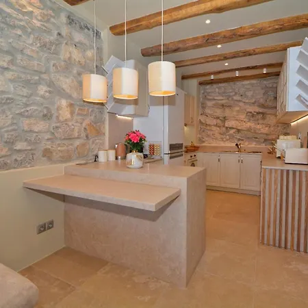 Sea-Front Jacuzzi & Garden Luxury 