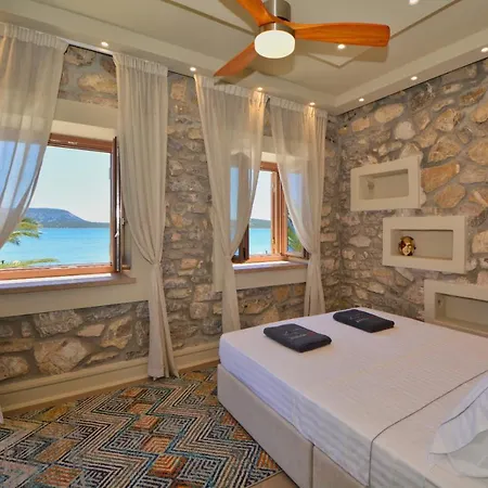 Sea-Front Jacuzzi & Garden Luxury 