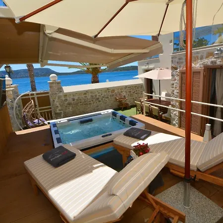 Sea-Front Jacuzzi & Garden Luxury 