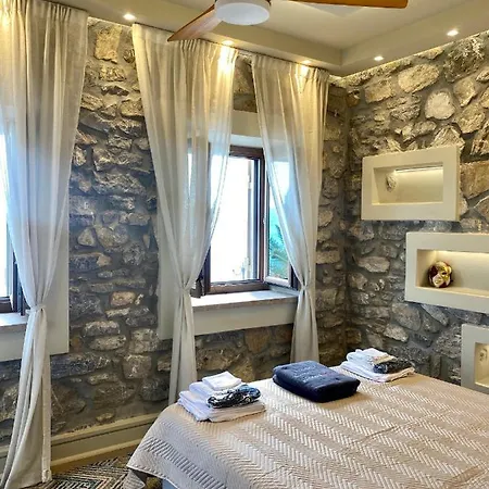 Sea-Front Jacuzzi & Garden Luxury 